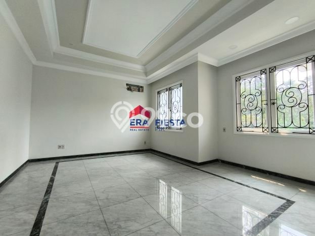 Rumah Mewah LB 450m2 Siap Pakai Desain Elegan di Puri Indah, Jakarta Barat Rumah Mewah LB 450m2 Siap Pakai Desain Elegan di Puri Indah, Jakarta Barat