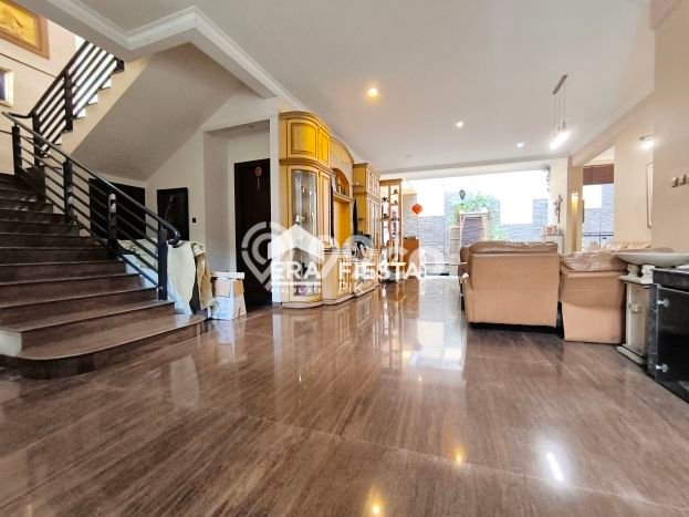 Rumah Elit Modern Siap Huni di Puri Indah Jakarta Barat Rumah Elit Modern Siap Huni di Puri Indah Jakarta Barat