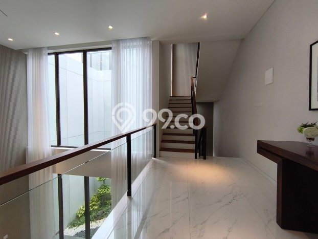 Dijual Rumah Luas Elegan Dengan View Eksklusif di Pantai Mutiara, Jakarta Utara Dijual Rumah Luas Elegan Dengan View Eksklusif di Pantai Mutiara, Jakarta Utara