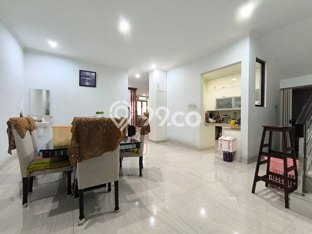 Dijual Rumah Luas Megah Dengan View Eksklusif di Daan Mogot, Jakarta Barat Dijual Rumah Luas Megah Dengan View Eksklusif di Daan Mogot, Jakarta Barat