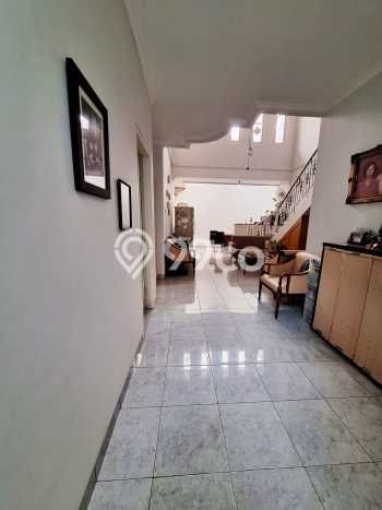 Ready to Use! Luxury House LT 144m2 Desain Elegan di Permata Buana Ready to Use! Luxury House LT 144m2 Desain Elegan di Permata Buana