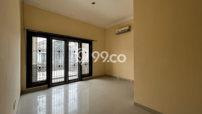 Jual Rumah Luas Elegan Dengan View Cantik di Ketintang, Surabaya Jual Rumah Luas Elegan Dengan View Cantik di Ketintang, Surabaya