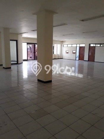 Sewa Rumah Strategis LT 300m2 / LB 600m2 di Surabaya Kota, Surabaya Sewa Rumah Strategis LT 300m2 / LB 600m2 di Surabaya Kota, Surabaya