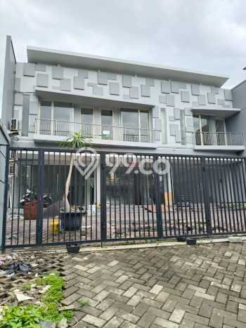 Disewakan Ruko di Pusat Kota Surabaya Ramai Strategis Disewakan Ruko di Pusat Kota Surabaya Ramai Strategis