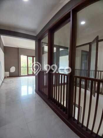 Dijual Rumah Premium dengan Fasilitas Sekitar Lengkap di Wiyung, Surabaya Dijual Rumah Premium dengan Fasilitas Sekitar Lengkap di Wiyung, Surabaya
