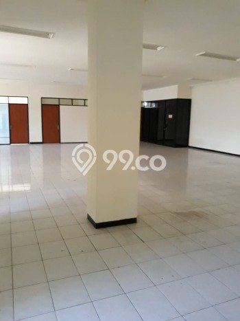 Sewa Rumah Strategis LT 300m2 / LB 600m2 di Surabaya Kota, Surabaya Sewa Rumah Strategis LT 300m2 / LB 600m2 di Surabaya Kota, Surabaya