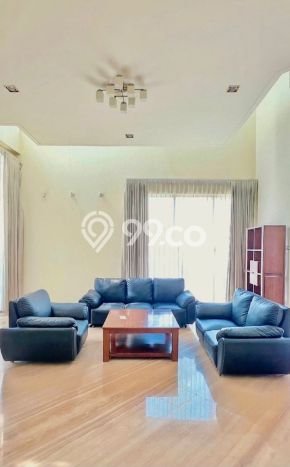 Rumah sewa siap pakai 5 KT di Pakuwon Indah, Surabaya Rumah sewa siap pakai 5 KT di Pakuwon Indah, Surabaya