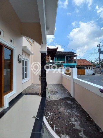 Rumah Modern Minimalis 4 Kamar Siap Huni di Banguntapan Rumah Modern Minimalis 4 Kamar Siap Huni di Banguntapan