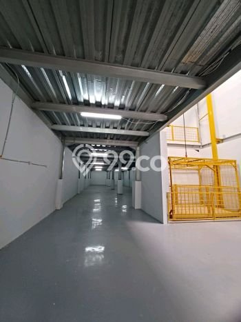 PRIME LOCATION! Gudang di , Luas 683m2m², Kawasan Komersial, Lokasi Strategis PRIME LOCATION! Gudang di , Luas 683m2m², Kawasan Komersial, Lokasi Strategis