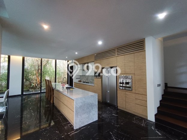 Rumah Eksklusif Siap Huni LT 650m2 di Menteng, Jakarta Pusat Rumah Eksklusif Siap Huni LT 650m2 di Menteng, Jakarta Pusat