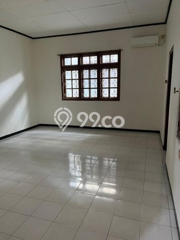 Lokasi terbaik! Rumah siap pakai dikontrakkan di Kebayoran Baru LB 250m2 Lokasi terbaik! Rumah siap pakai dikontrakkan di Kebayoran Baru LB 250m2