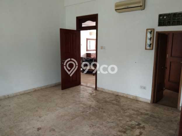 Lokasi strategis! Rumah siap huni dikontrakkan di Menteng LB 500m2 Lokasi strategis! Rumah siap huni dikontrakkan di Menteng LB 500m2