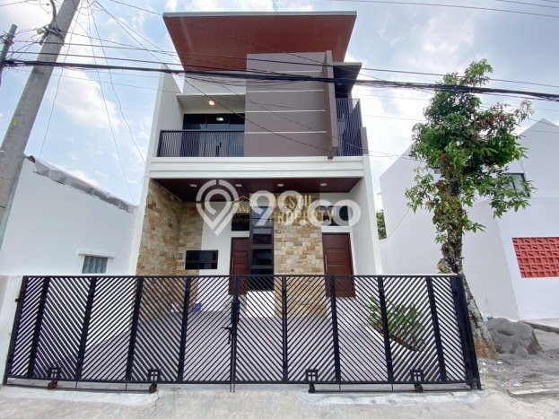For Sale Rumah 4 Kamar Lokasi Strategis Nyaman dan Strategis di Depok For Sale Rumah 4 Kamar Lokasi Strategis Nyaman dan Strategis di Depok