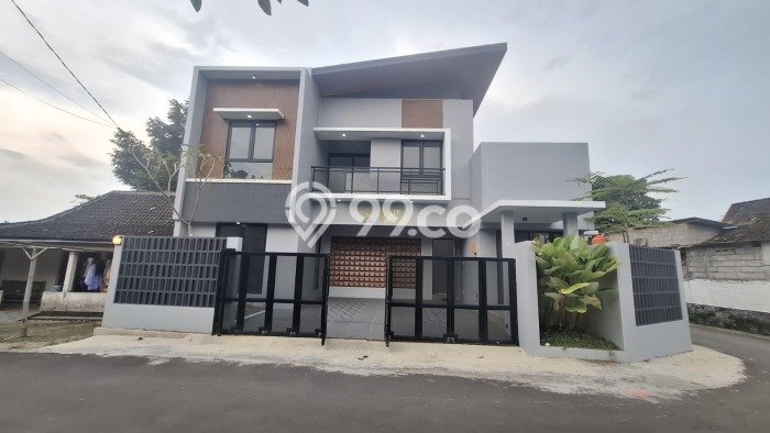 Rumah Strategis Minimalis Lb 135m2 di Mlati, Sleman Rumah Strategis Minimalis Lb 135m2 di Mlati, Sleman