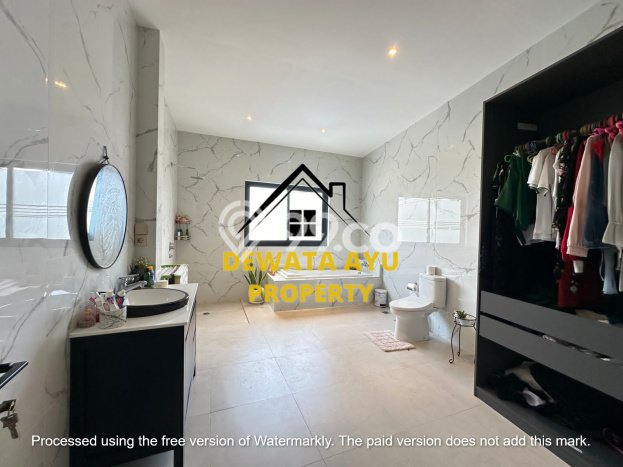 FOR SALE! Vila Kawasan , Luas 910m2m², Dekat ke Pusat Kota FOR SALE! Vila Kawasan , Luas 910m2m², Dekat ke Pusat Kota