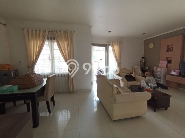 Jual Rumah Eksklusif 2 KT di Gading Serpong, Tangerang Jual Rumah Eksklusif 2 KT di Gading Serpong, Tangerang