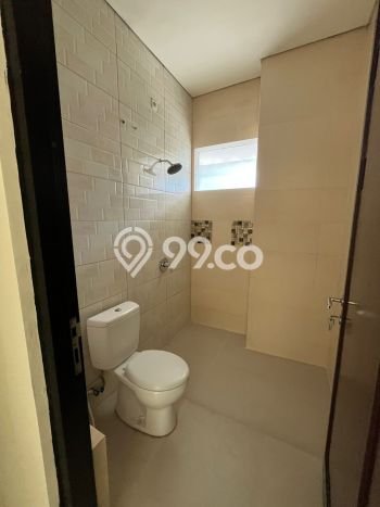 Hunian Mewah Siap Huni LT 240m2 di Wiyung, Surabaya Hunian Mewah Siap Huni LT 240m2 di Wiyung, Surabaya