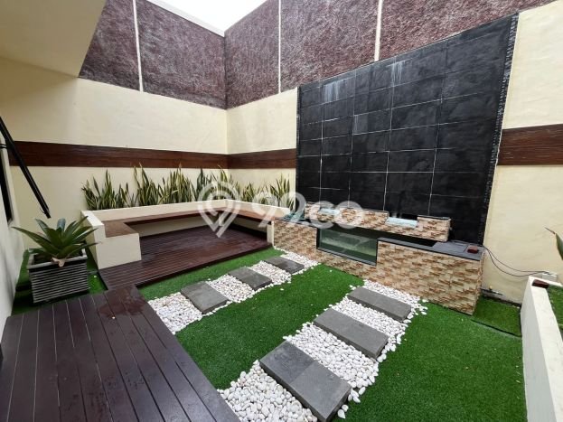 Hunian Mewah Siap Huni LT 240m2 di Wiyung, Surabaya Hunian Mewah Siap Huni LT 240m2 di Wiyung, Surabaya
