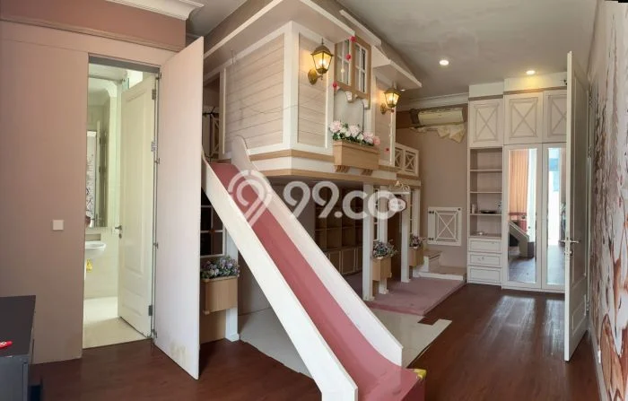 Rumah Luxury Modern Tanpa Renovasi di Pakuwon Indah Surabaya Rumah Luxury Modern Tanpa Renovasi di Pakuwon Indah Surabaya