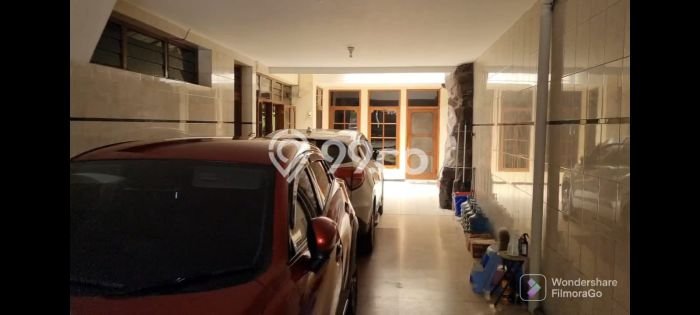 Siap Huni Hunian Elit 5 Kamar di Genteng Dekat ke Mana Pun Siap Huni Hunian Elit 5 Kamar di Genteng Dekat ke Mana Pun