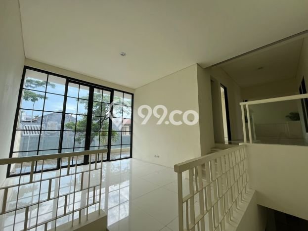 Hunian Mewah Siap Huni LT 240m2 di Wiyung, Surabaya Hunian Mewah Siap Huni LT 240m2 di Wiyung, Surabaya