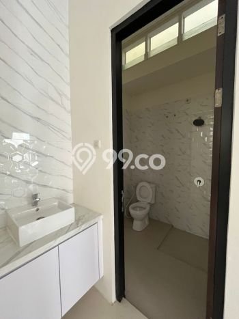 Hunian Mewah Siap Huni LT 240m2 di Wiyung, Surabaya Hunian Mewah Siap Huni LT 240m2 di Wiyung, Surabaya