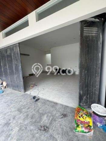 Sewa Rumah Nyaman LT 1160m2 / LB 600m2 di Citraland, Surabaya Sewa Rumah Nyaman LT 1160m2 / LB 600m2 di Citraland, Surabaya