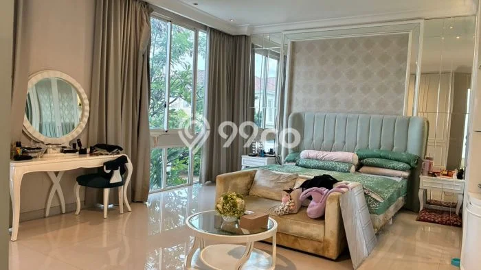 Rumah Luxury Modern Tanpa Renovasi di Pakuwon Indah Surabaya Rumah Luxury Modern Tanpa Renovasi di Pakuwon Indah Surabaya