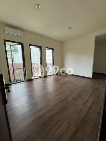 Hunian Mewah Siap Huni LT 240m2 di Wiyung, Surabaya Hunian Mewah Siap Huni LT 240m2 di Wiyung, Surabaya
