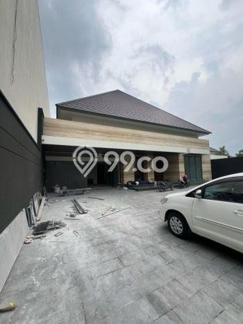 Sewa Rumah Nyaman LT 1160m2 / LB 600m2 di Citraland, Surabaya Sewa Rumah Nyaman LT 1160m2 / LB 600m2 di Citraland, Surabaya