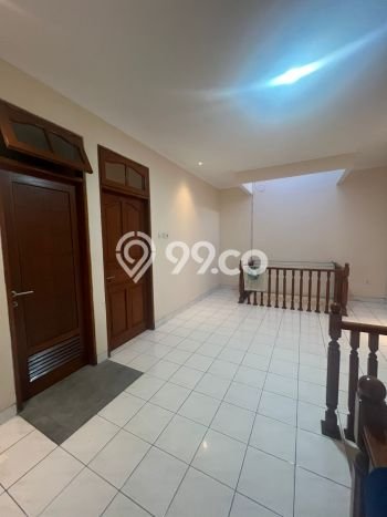 Hunian Mewah LB 180m2 Siap Pakai Desain Elegan di Tomang, Jakarta Barat Hunian Mewah LB 180m2 Siap Pakai Desain Elegan di Tomang, Jakarta Barat