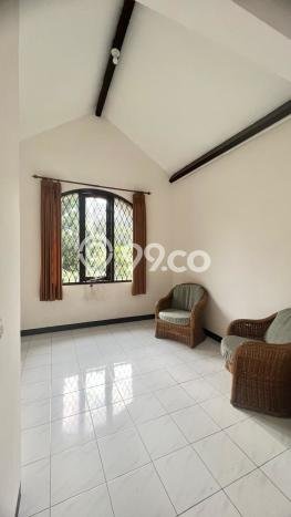 Disewakan! Rumah 3 Kamar Tidur &
3 Kamar Mandi di Setra Duta, Bandung Disewakan! Rumah 3 Kamar Tidur &
3 Kamar Mandi di Setra Duta, Bandung