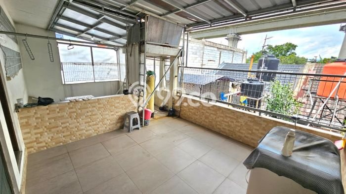 Rumah Terawat 4 KT 4 KM di Taman Holis Indah, Bandung Rumah Terawat 4 KT 4 KM di Taman Holis Indah, Bandung