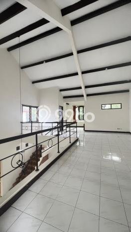 Disewakan! Rumah 3 Kamar Tidur &
3 Kamar Mandi di Setra Duta, Bandung Disewakan! Rumah 3 Kamar Tidur &
3 Kamar Mandi di Setra Duta, Bandung