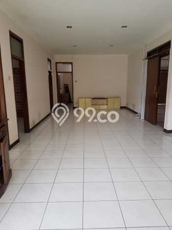 Rumah di , Dekat Pusat Kota, 2 KM, LT 575m2m² LB 250m2m² Rumah di , Dekat Pusat Kota, 2 KM, LT 575m2m² LB 250m2m²