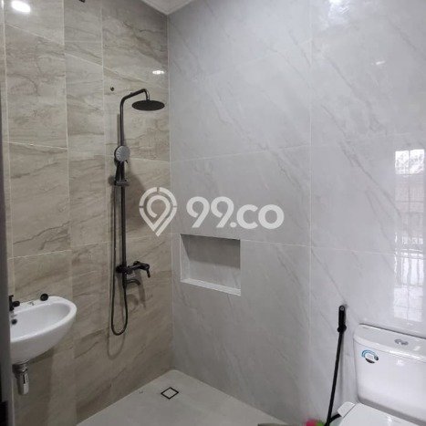 Rumah Modern Cantik 4 Kamar Siap Huni di Ciracas Rumah Modern Cantik 4 Kamar Siap Huni di Ciracas