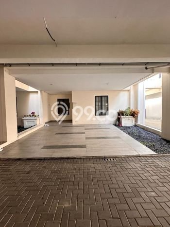 Rumah Luas Asri 4 KT Siap Pakai di Suvarna Sutera Tangerang Rumah Luas Asri 4 KT Siap Pakai di Suvarna Sutera Tangerang