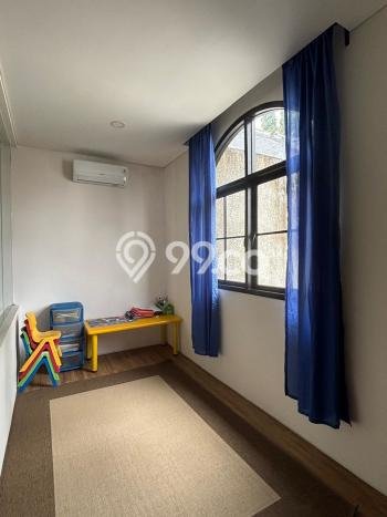 Hunian Kondisi Baik Disewakan di Cipete, Jakarta Selatan LT 326m2, LB 260m2 Hunian Kondisi Baik Disewakan di Cipete, Jakarta Selatan LT 326m2, LB 260m2