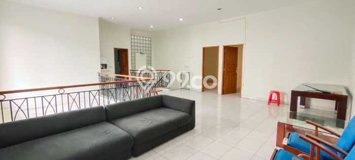 Rumah Disewakan Jakarta Selatan LT 195m2 LB 200m2 Area Pondok Indah Rumah Disewakan Jakarta Selatan LT 195m2 LB 200m2 Area Pondok Indah