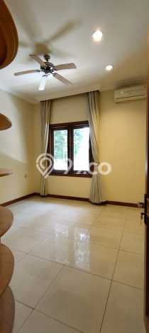 Hunian Modern Disewakan di Pondok Indah Jakarta Selatan 4 KT & 4 KM Hunian Modern Disewakan di Pondok Indah Jakarta Selatan 4 KT & 4 KM