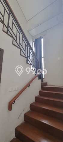 Rumah Mewah LB 215m2 Siap Pakai Desain Elegan di BSD Green Wich, Tangerang Rumah Mewah LB 215m2 Siap Pakai Desain Elegan di BSD Green Wich, Tangerang