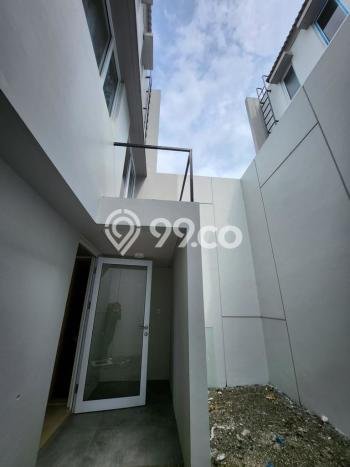 Rumah Luas Asri 3 KT Siap Pakai di BSD Tangerang Rumah Luas Asri 3 KT Siap Pakai di BSD Tangerang