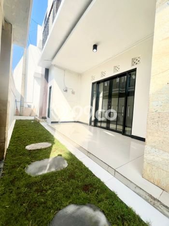 For Sale! Luxury House LT 125m2 Desain Elegan di Kerobokan For Sale! Luxury House LT 125m2 Desain Elegan di Kerobokan