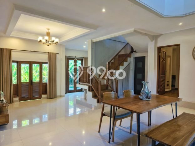 Tempat Ideal! Vila di , Luas 300m2m², Kondisi Prima Tempat Ideal! Vila di , Luas 300m2m², Kondisi Prima