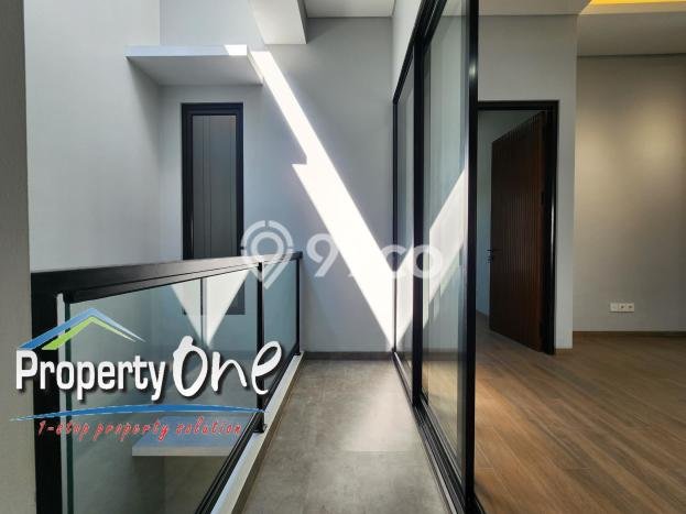 For Sale Rumah Mewah Exclusive di Serpong, Tangerang Selatan For Sale Rumah Mewah Exclusive di Serpong, Tangerang Selatan