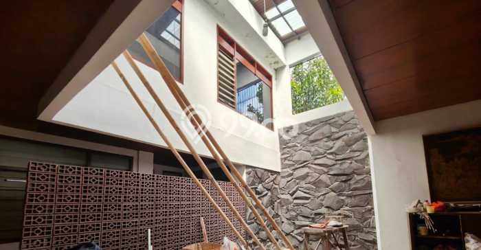 Rumah Elit LB 325m2 Siap Pakai Desain Elegan di Riau, Bandung Rumah Elit LB 325m2 Siap Pakai Desain Elegan di Riau, Bandung