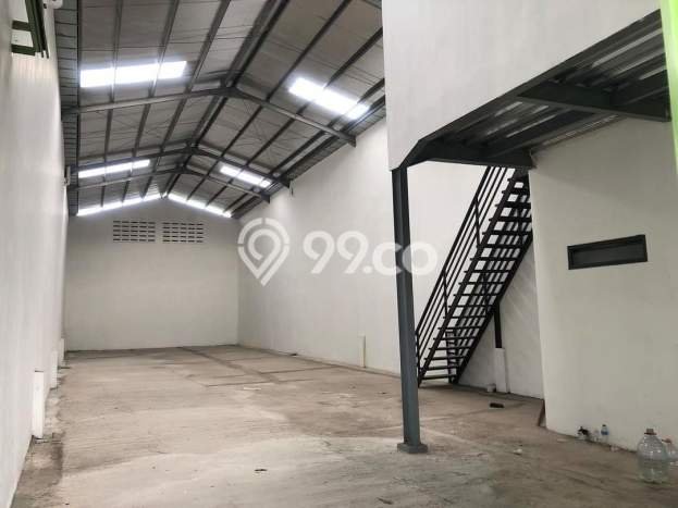 LOKASI PREMIUM! Gudang di , Luas 300m2m², Mainroad, Kawasan Komersial LOKASI PREMIUM! Gudang di , Luas 300m2m², Mainroad, Kawasan Komersial
