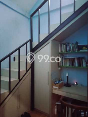 Rumah Mewah LB 300m2 Siap Huni Desain Elegan di Gatot Subroto, Bandung Rumah Mewah LB 300m2 Siap Huni Desain Elegan di Gatot Subroto, Bandung