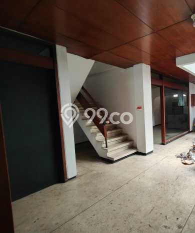 Rumah Elit LB 325m2 Siap Pakai Desain Elegan di Riau, Bandung Rumah Elit LB 325m2 Siap Pakai Desain Elegan di Riau, Bandung