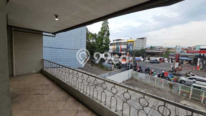 Ruko Disewa di Bandung dengan LB 250m2 Area Komersial Ramai Ruko Disewa di Bandung dengan LB 250m2 Area Komersial Ramai